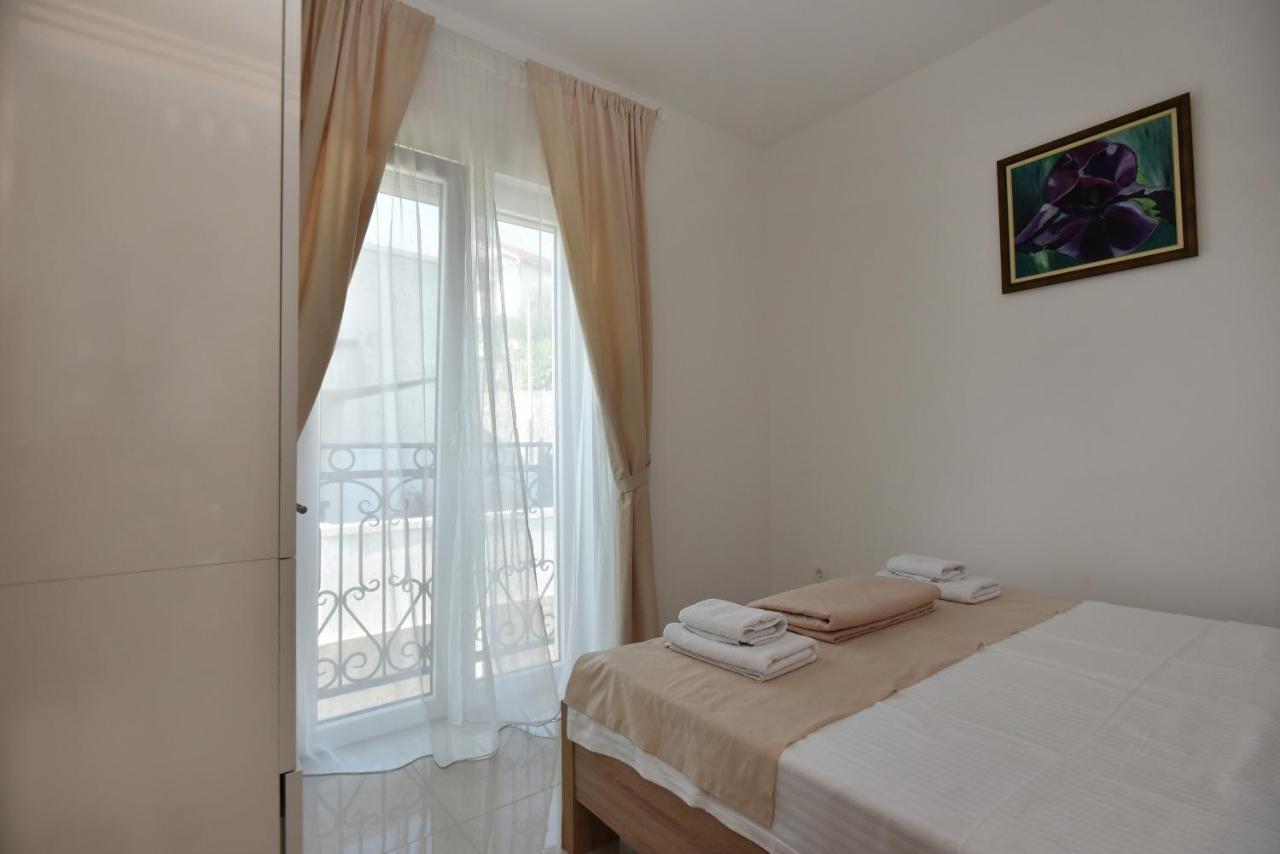 Villa Julia Baošići Buitenkant foto