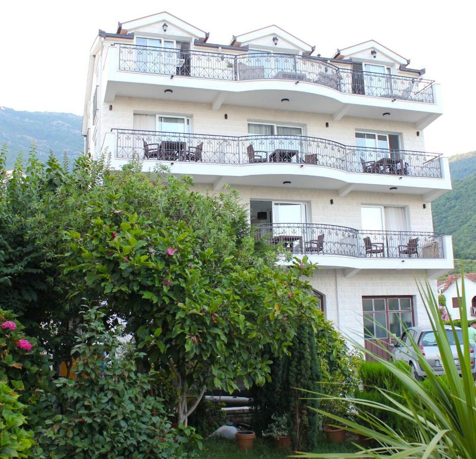 Villa Julia Baošići Buitenkant foto